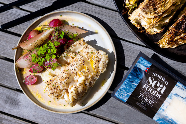 Grillet torsk med smørdampede grønnsaker