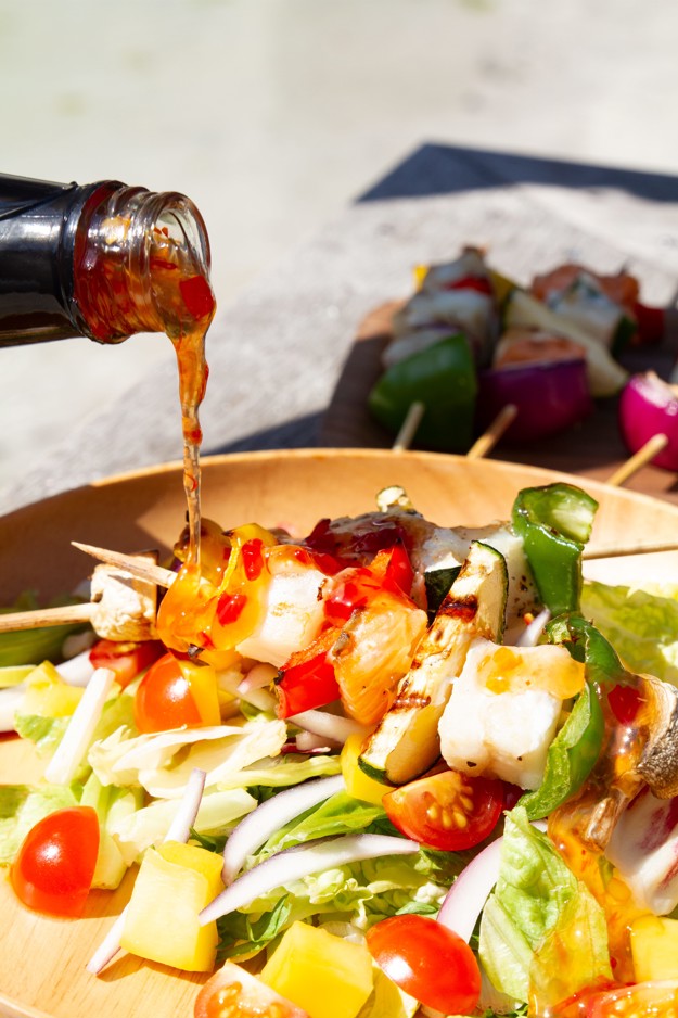 Grillede fisketerninger med sursøtsaus