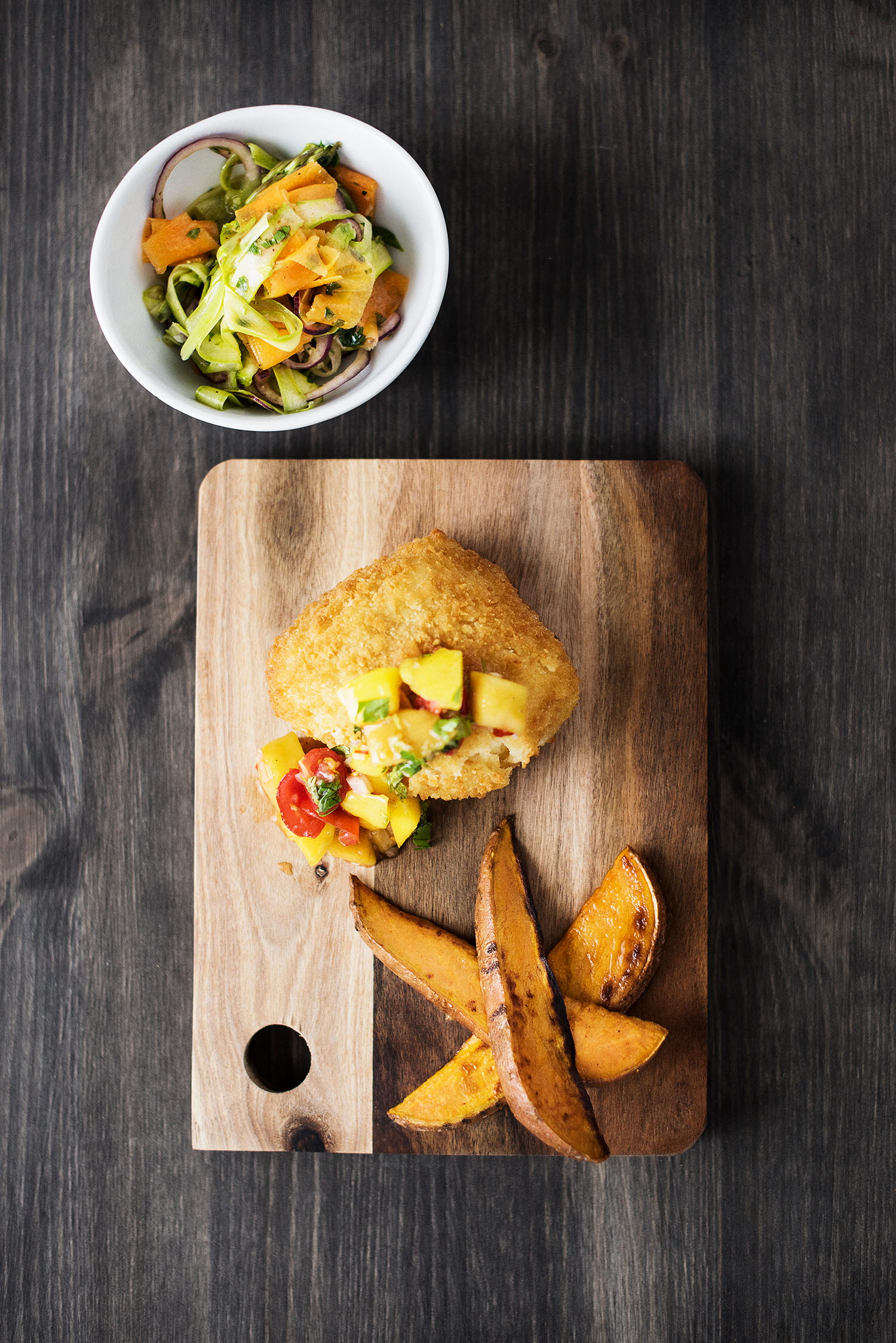 Sprø torsk med mangosalat og søtpotet